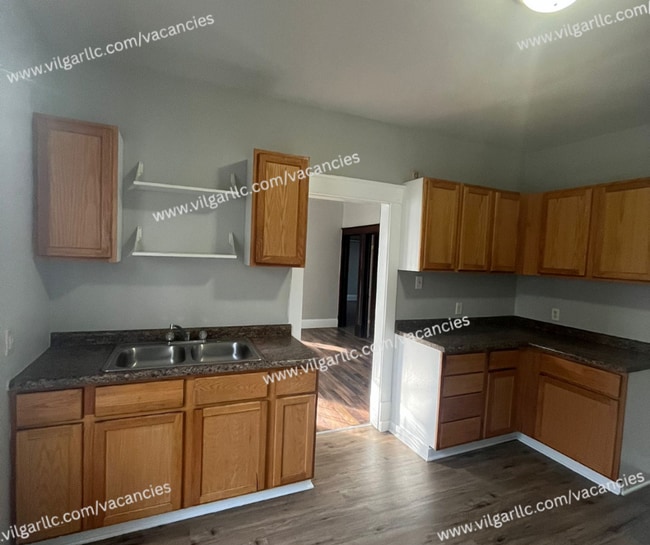 Building Photo - 677 Tyler St