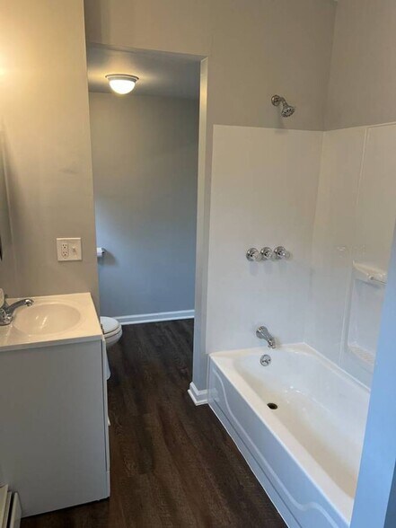 Building Photo - 42 Elmwood Ave