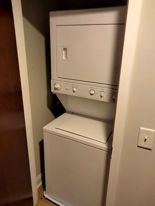 Building Photo - 52 Imlay St