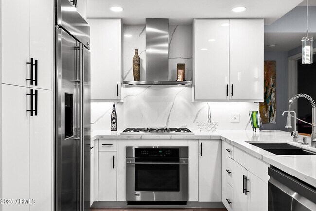 Building Photo - 7167 E Rancho Vista Dr