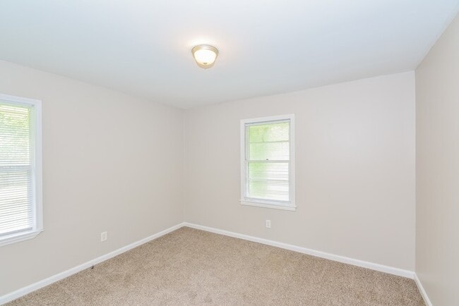 Building Photo - 3 Bedroom in Clarksville!