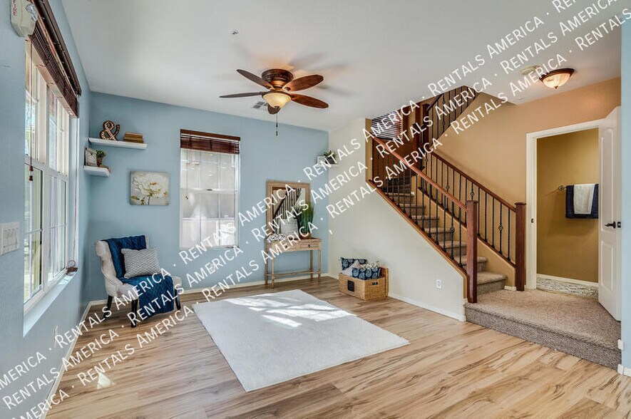 Building Photo - 2727 S Equestrian Dr