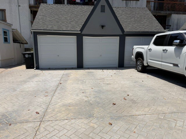 Garage/parking space - 713 S Columbus Ave