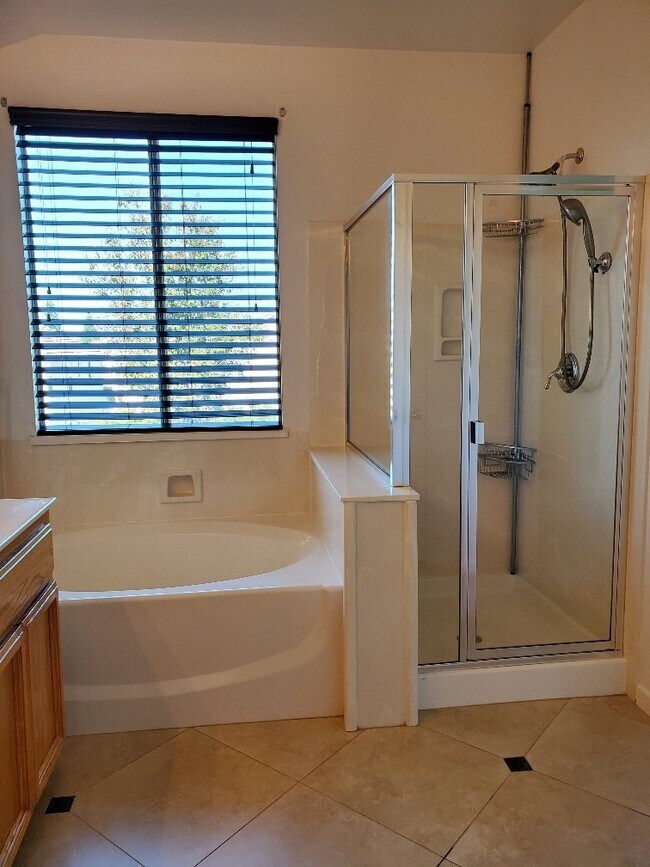 Building Photo - Charming Home For Rent in Folsom