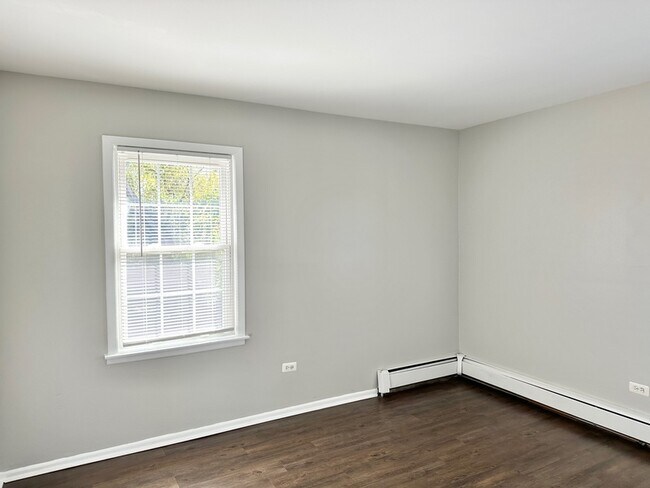 Building Photo - 9203 Monroe Ave