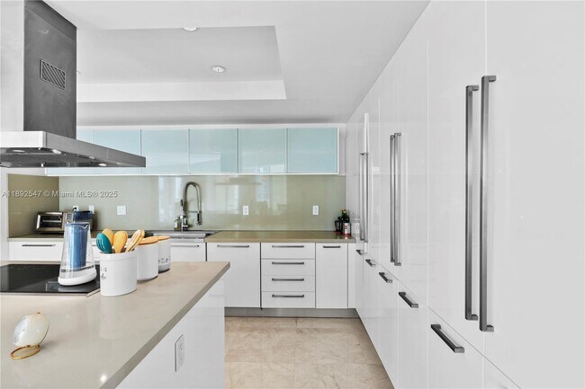 Building Photo - 200 Sunny Isles Blvd