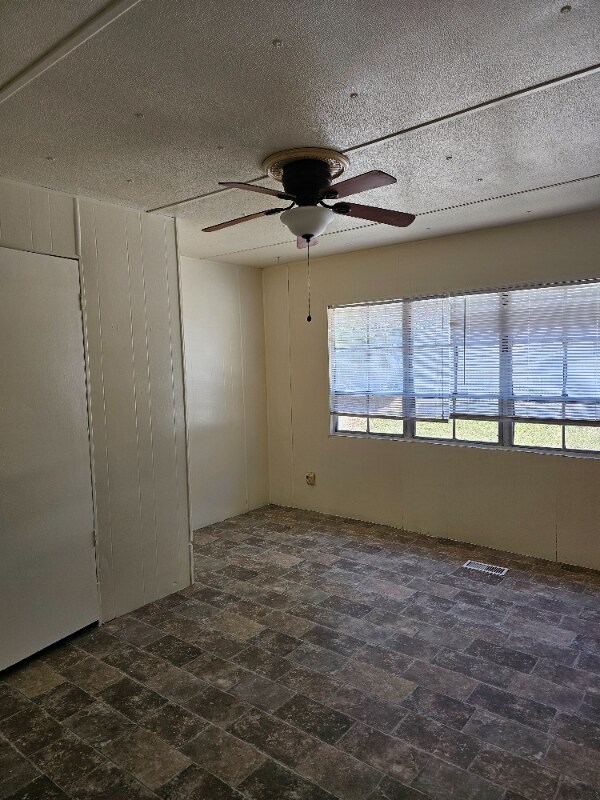 Building Photo - 413 Miller St