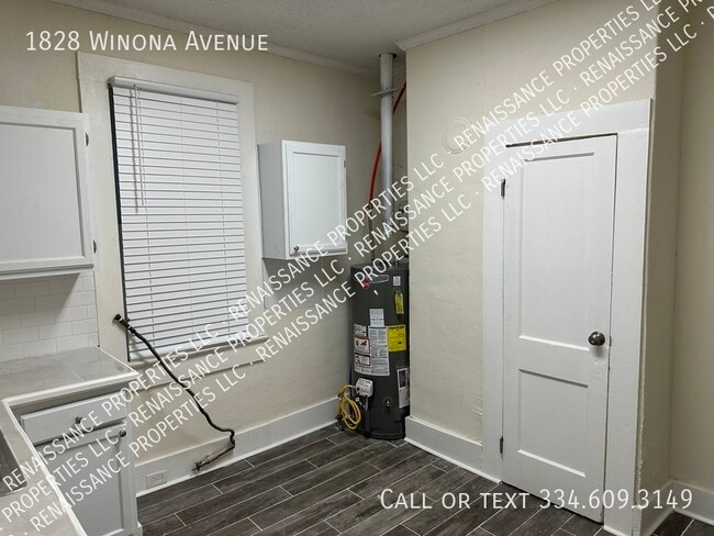 Building Photo - 1828 Winona Ave
