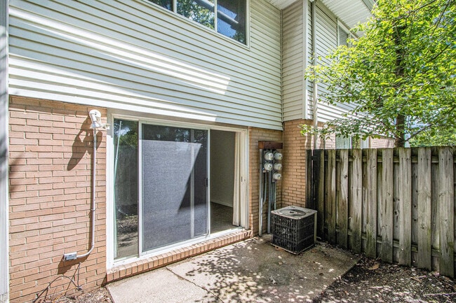 Building Photo - 3406 Kenbrooke Ct