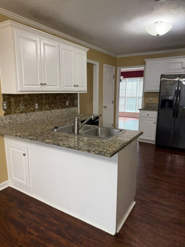Building Photo - 1832 Heathers Way