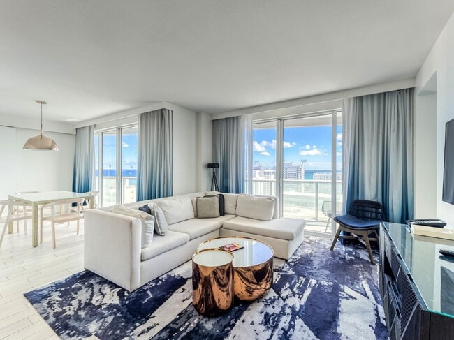 Building Photo - 3101 Bayshore Dr