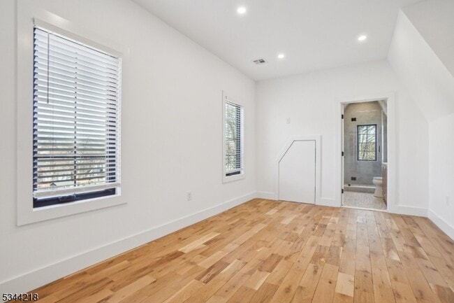 Building Photo - 51 New St