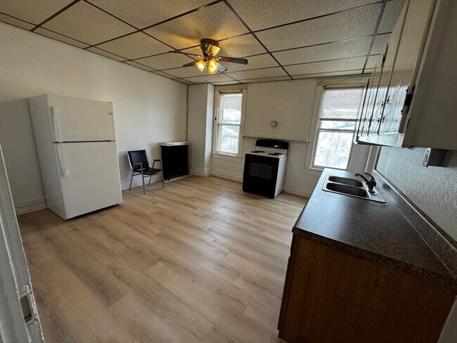 Building Photo - 05th St S 302-304