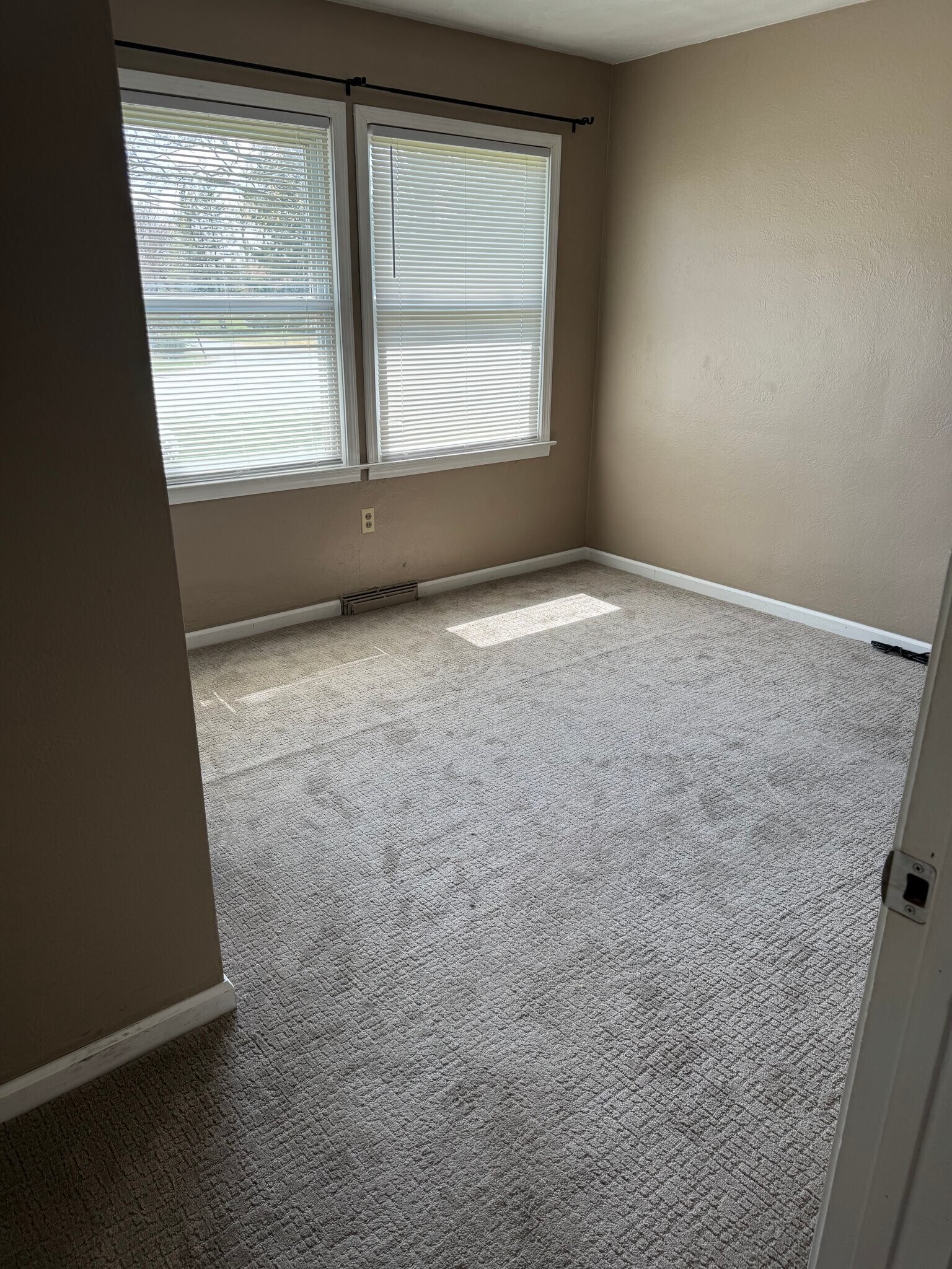 Building Photo - 115 Adams St