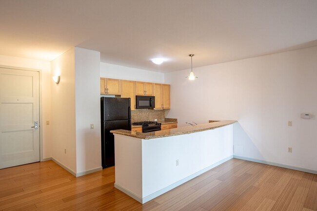 Building Photo - Sweet + secure 1/1 condo with parking, extra storage room + AC available now!