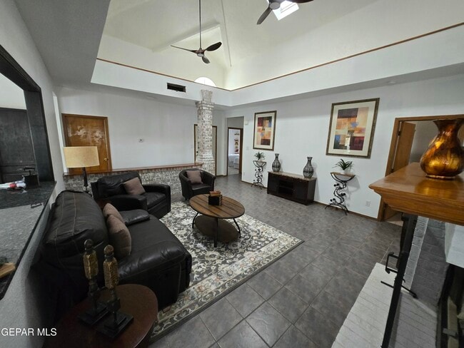 Building Photo - 5936 Oleaster Dr