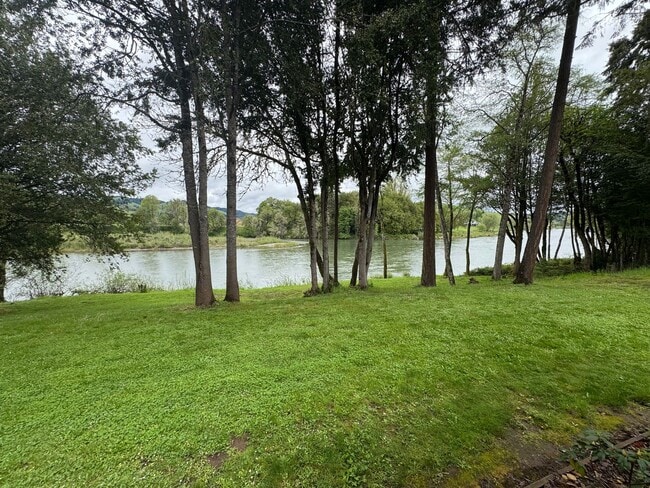 Building Photo - River Front Property