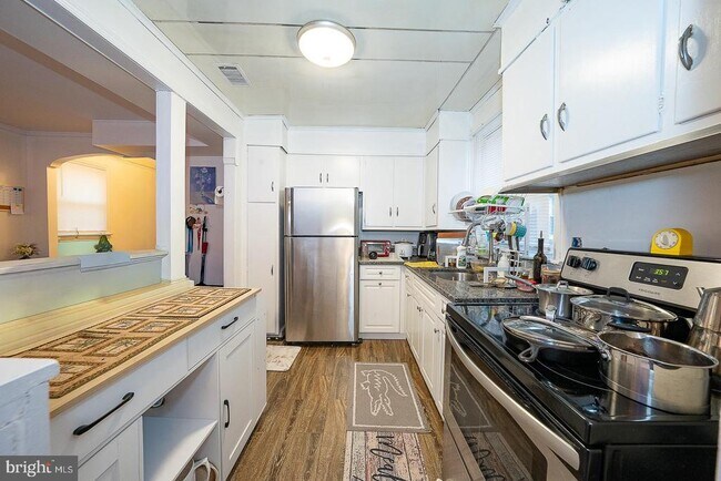 Building Photo - 2440 N 50th St