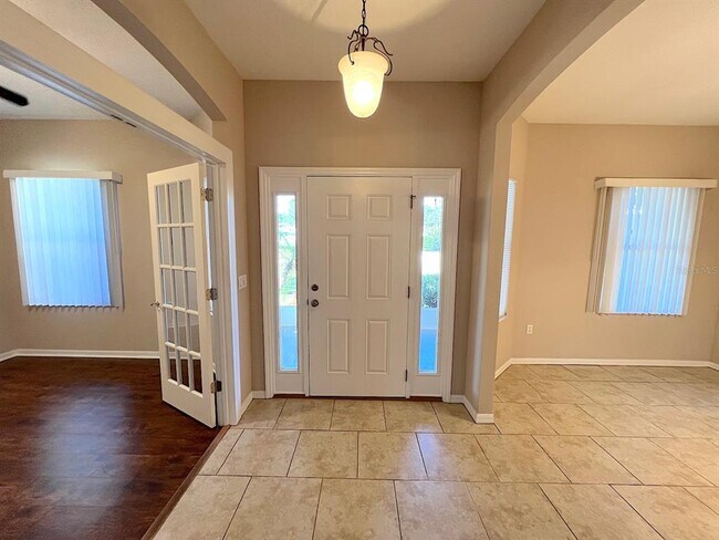 Building Photo - 7 Zither Ct