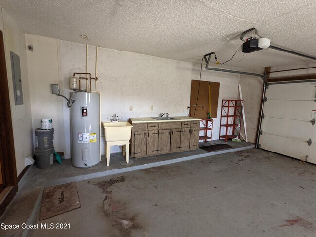 Building Photo - 4205 Grovewood Ln