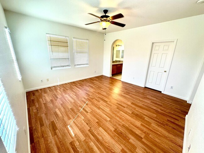 Building Photo - 5383Flowing Spring Street, Las Vegas, Nevada 89122