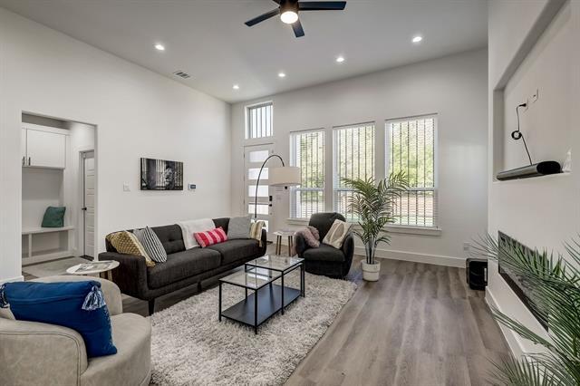 Building Photo - 2618 Carpenter Ave