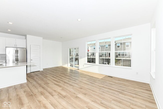 Building Photo - 9312 Clarendon Dr