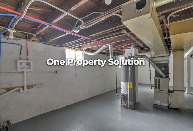 Building Photo - 437 Hovey St