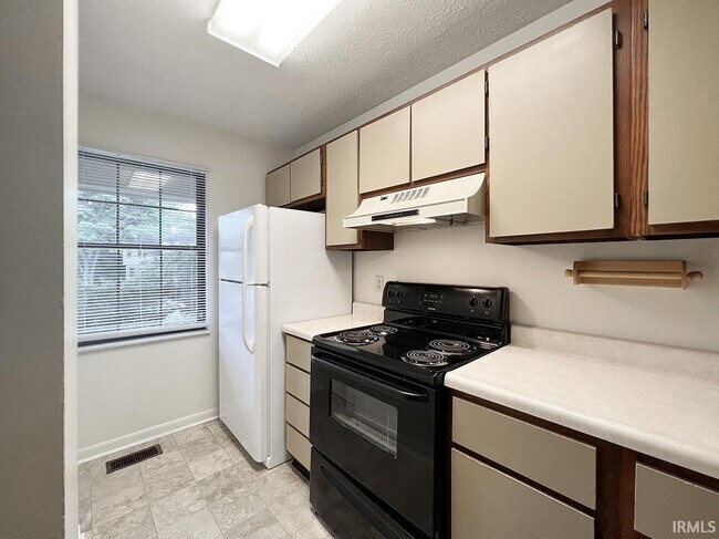 Building Photo - 513 E Graham Pl