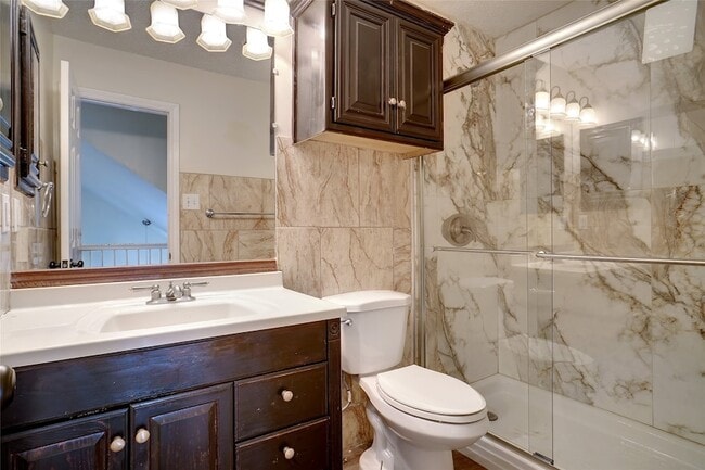 Building Photo - 617 Turtledove Ln
