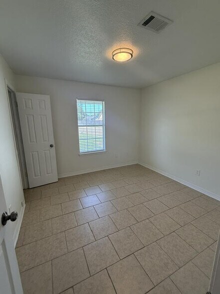 Building Photo - 10713 Plummer Cir