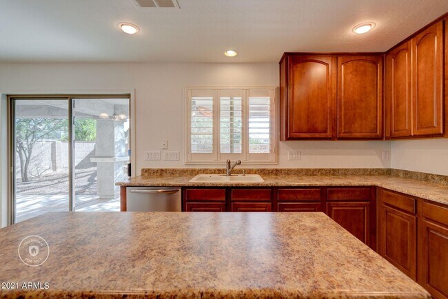 Building Photo - Gorgeous 4 Bed 3 Bath 3 Car home in Peoria with community Pool