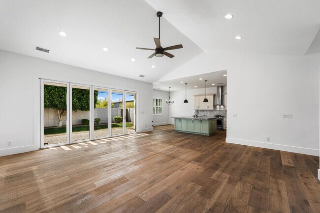 Building Photo - 4145 E Campbell Ave