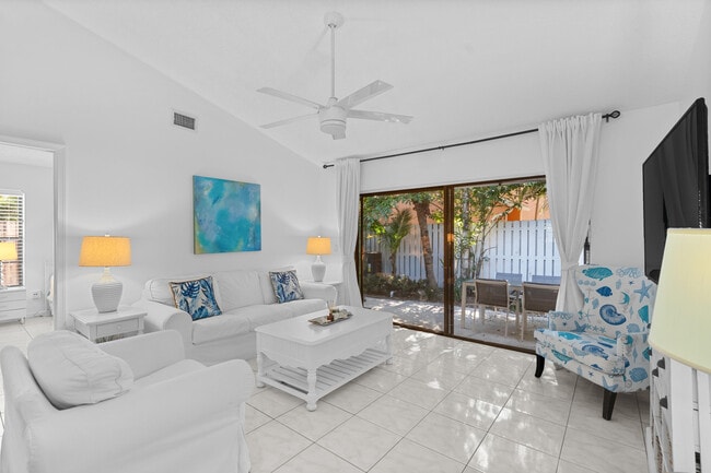 Building Photo - 2221 Florida Blvd