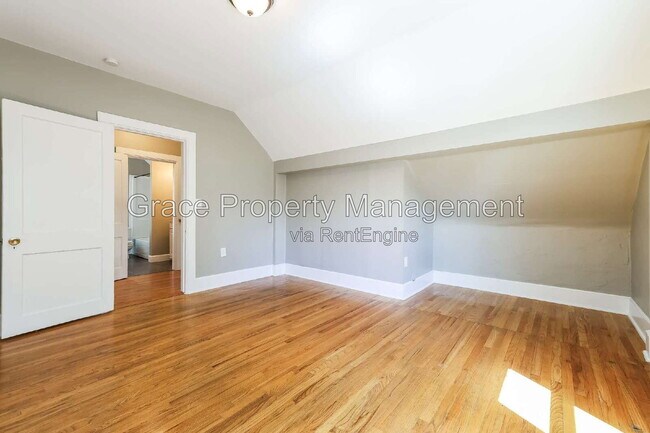 Building Photo - 429 S Pearl St