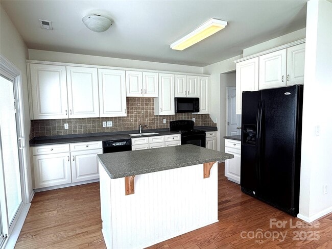 Building Photo - 7549 Bluff Point Ln