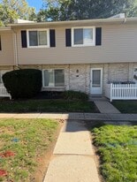 Building Photo - 305 Village Walk