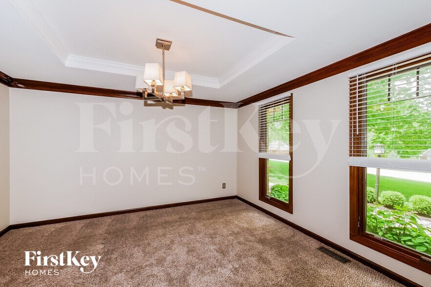 Building Photo - 10387 Courageous Dr