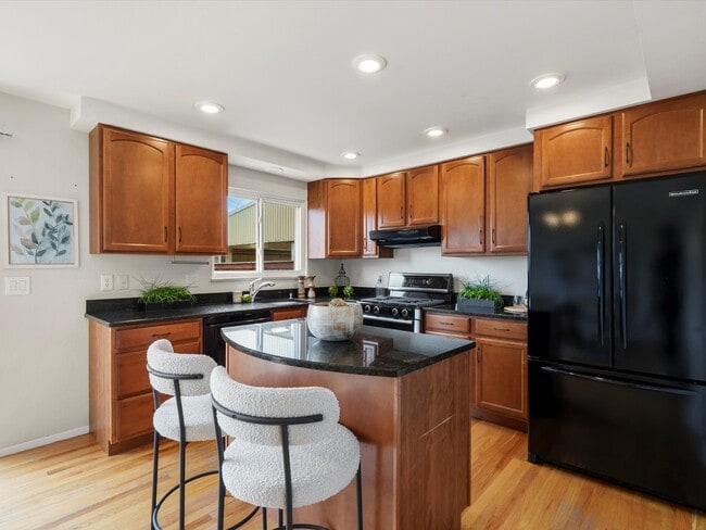 Building Photo - 9264 Mansfield Ave