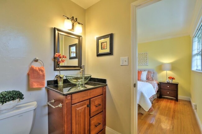 Building Photo - 467 Chestnut Ave