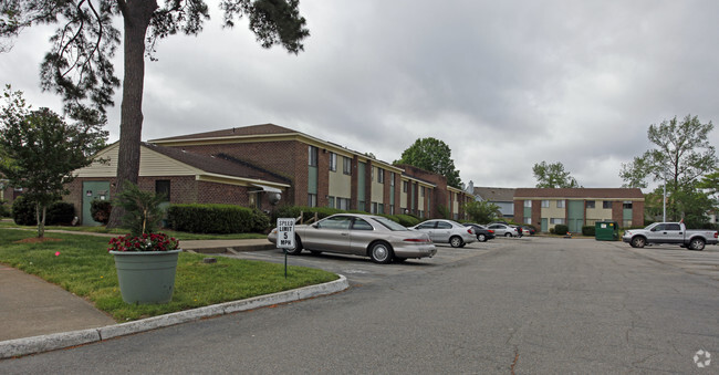 Building Photo - Pine Shore Apartments