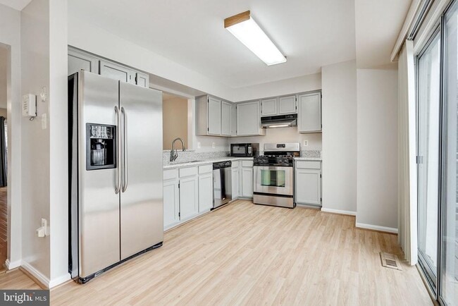 Building Photo - 7306 St Johns Ct