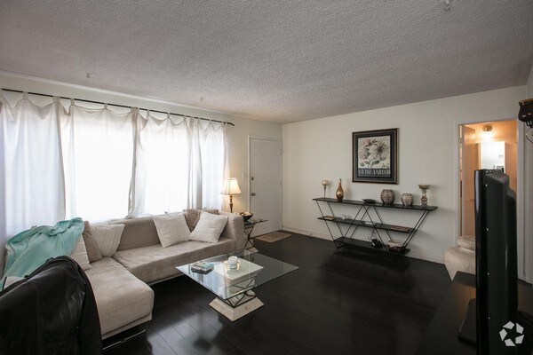 Building Photo - 2328 Virginia Ave