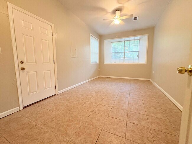 Building Photo - 1840 Devra Dr