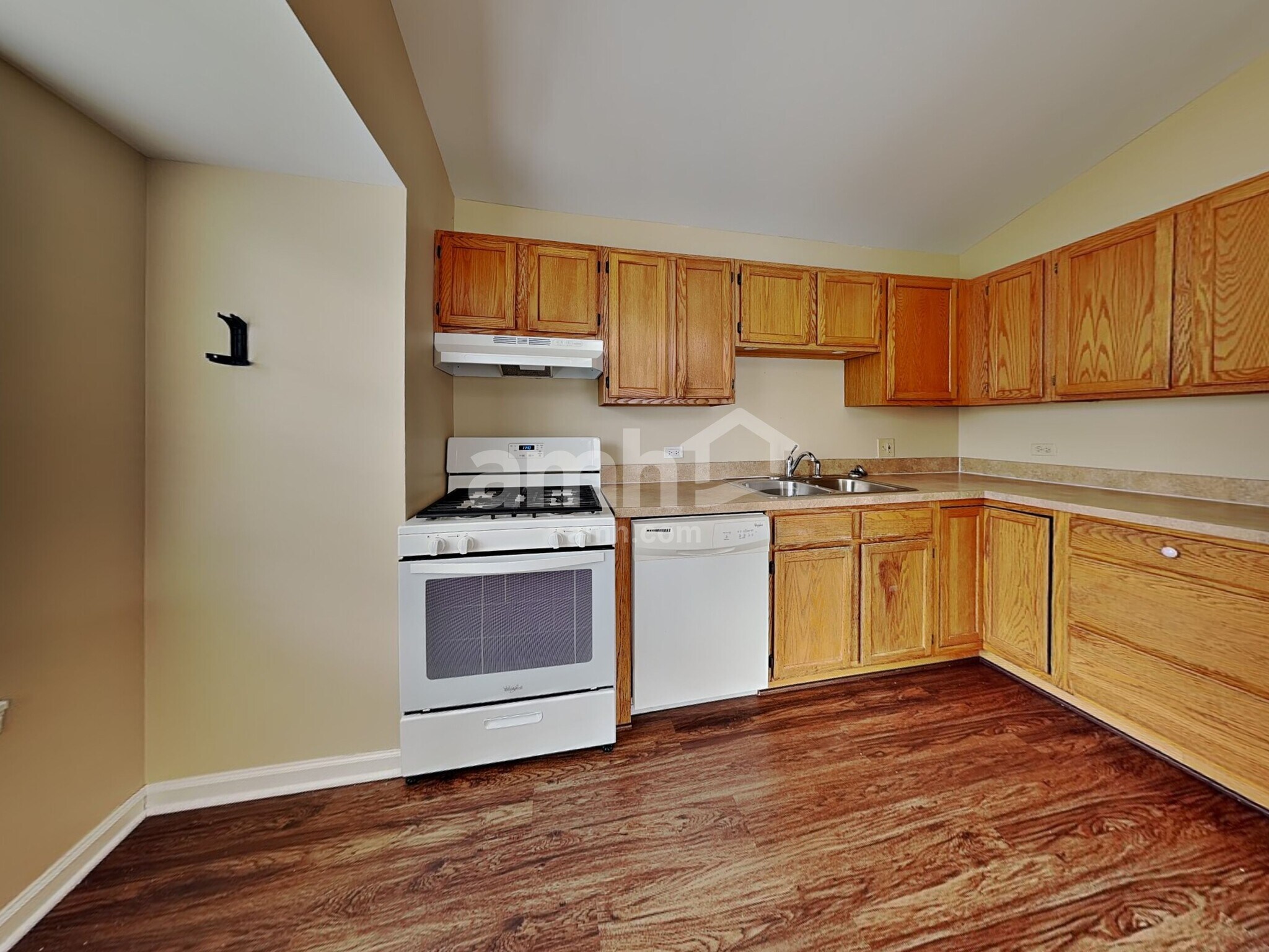 Building Photo - 4609 Vista Dr