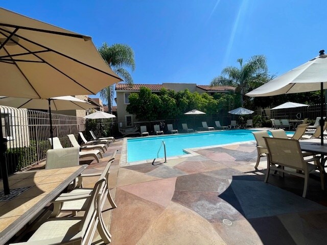 Building Photo - 10186 Camino Ruiz