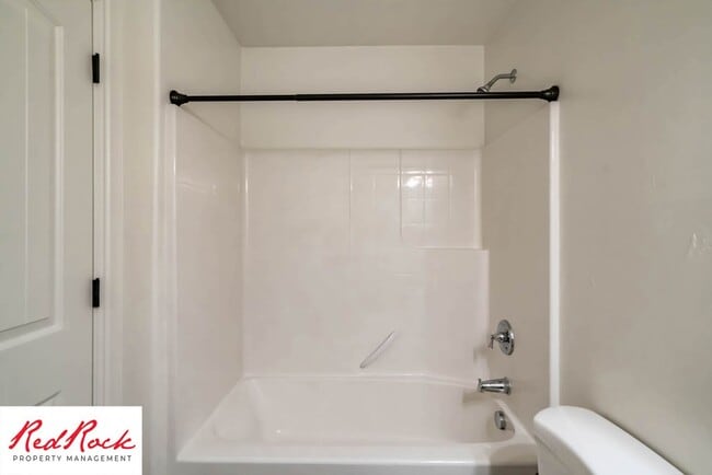 Building Photo - 3 Bedroom Townhome in Prime St. George Location