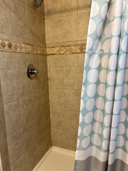 Building Photo - 415 28th Ave N