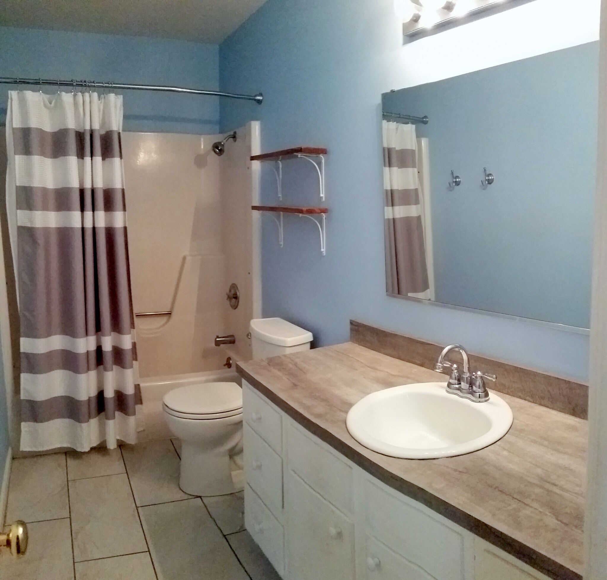 Upper Level Bathroom - 529 Strawberry Hill Rd