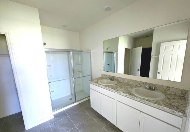 Building Photo - 1352 McFarland Dr